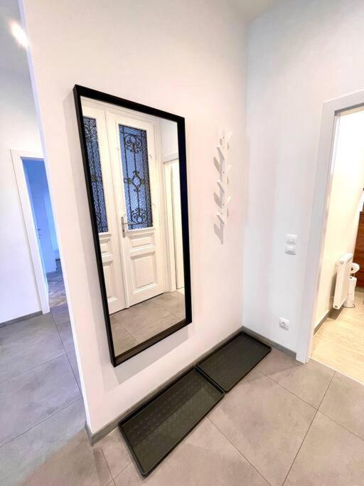 Brand New Spacious & Stylish Aptmt In City-Centre فيينا المظهر الخارجي الصورة