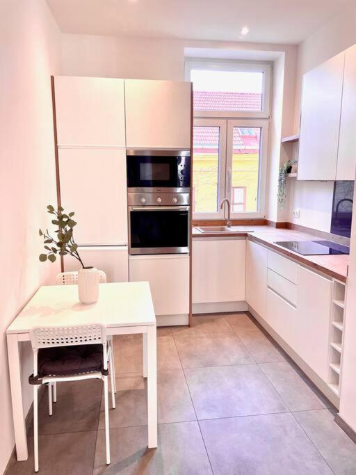 Brand New Spacious & Stylish Aptmt In City-Centre فيينا المظهر الخارجي الصورة