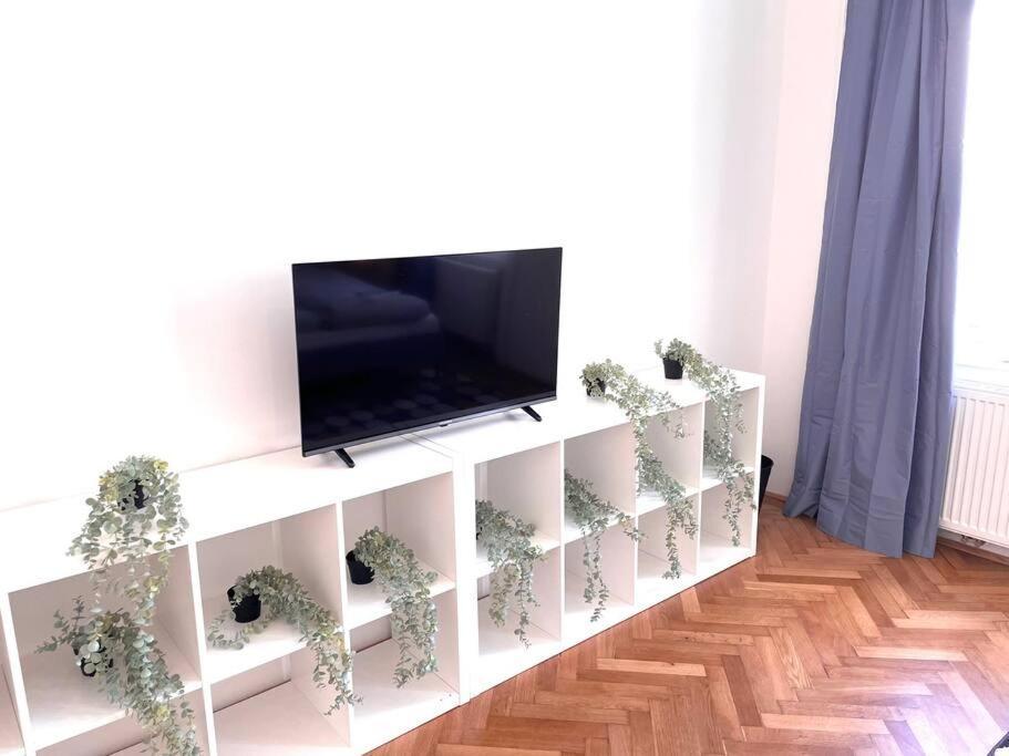 Brand New Spacious & Stylish Aptmt In City-Centre فيينا المظهر الخارجي الصورة