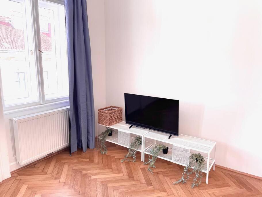 Brand New Spacious & Stylish Aptmt In City-Centre فيينا المظهر الخارجي الصورة